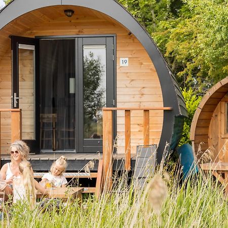 Pod Hotelkamer Aan Het Water Dokkum Extérieur photo