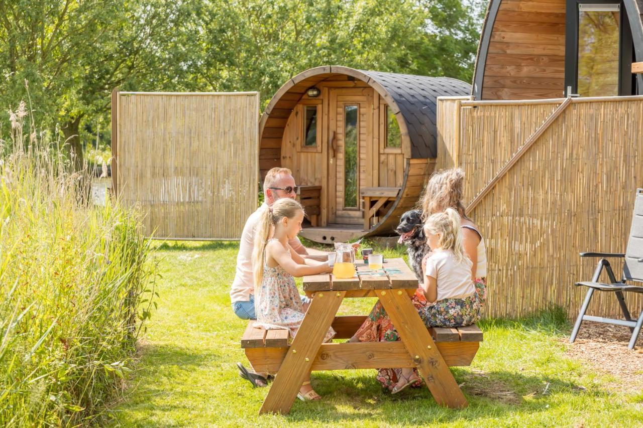 Pod Hotelkamer Aan Het Water Dokkum Extérieur photo