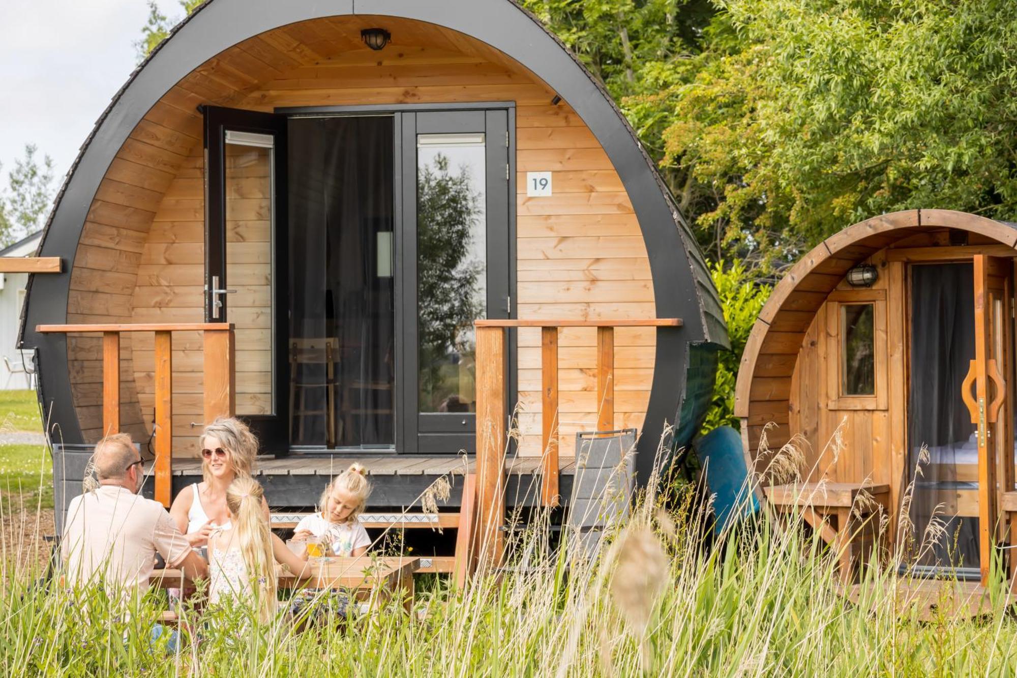 Pod Hotelkamer Aan Het Water Dokkum Extérieur photo