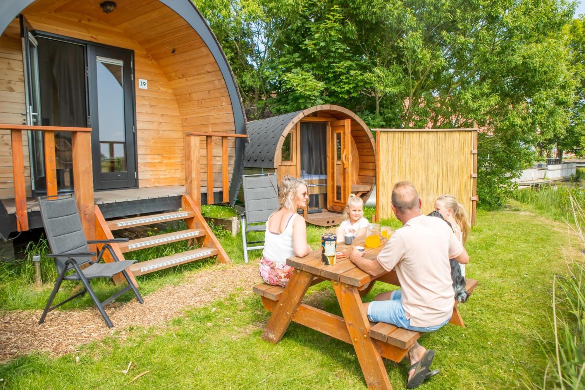 Pod Hotelkamer Aan Het Water Dokkum Extérieur photo